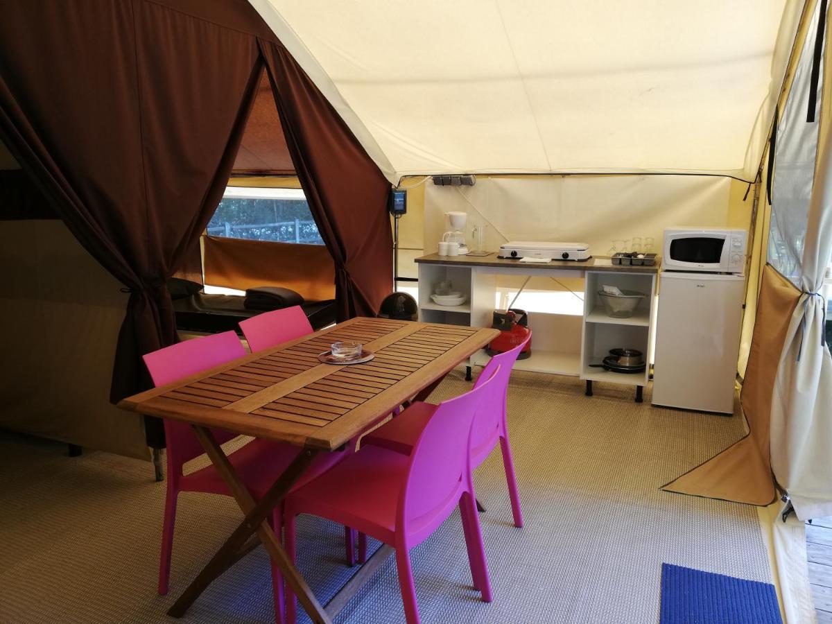 Camping La Fritillaire Hotel Savigny-en-véron Buitenkant foto